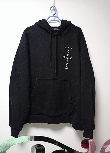 Kapşonlu siyah sweatshirt