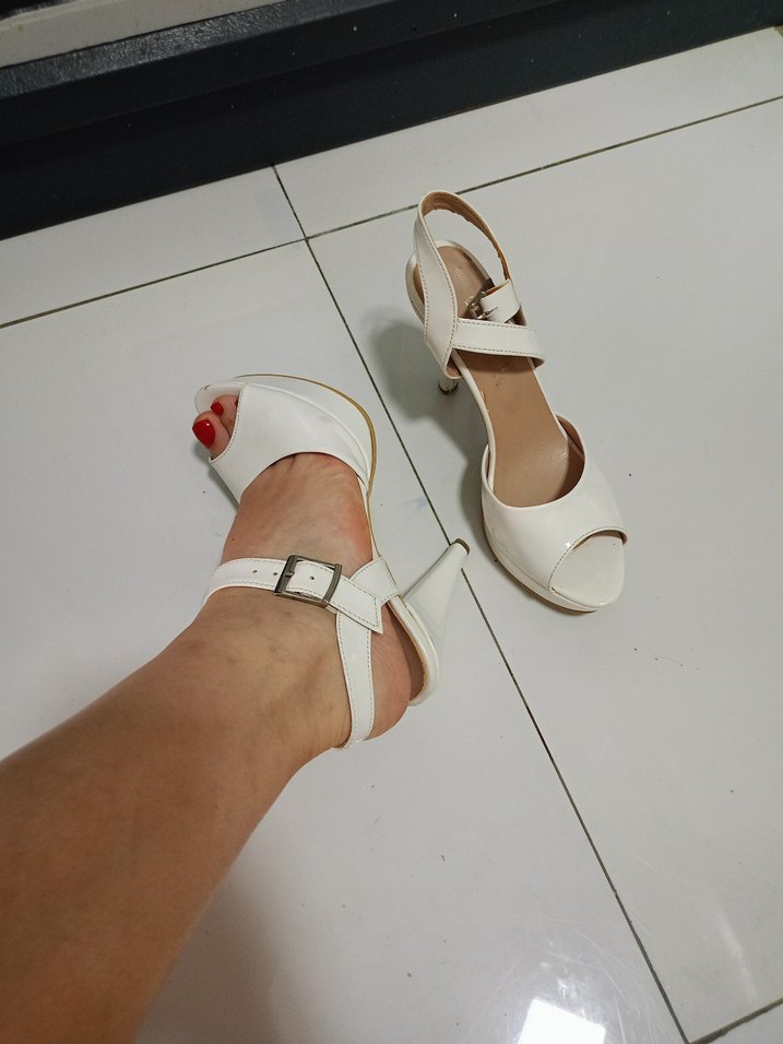 Beyaz Tokalı Platform Stiletto Kadın Ayakkabı - Görsel 2