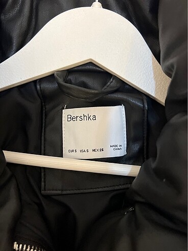 s Beden siyah Renk Bershka deri şişme mont