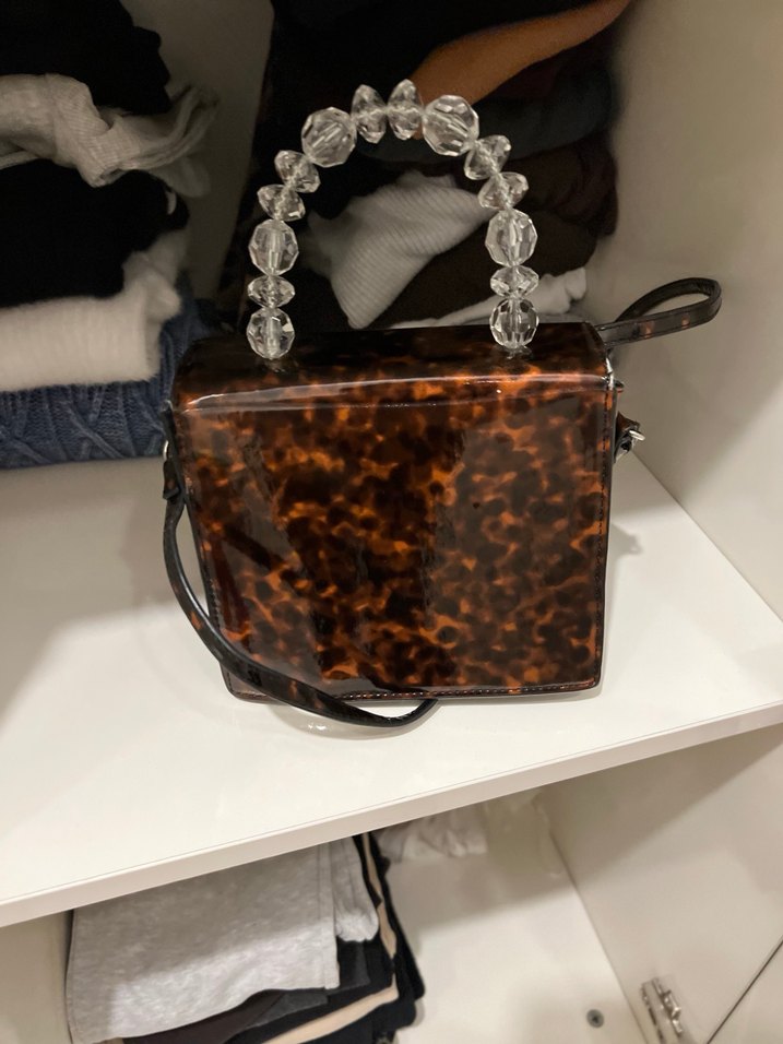 Zincir Detaylı Kahverengi Yılan Derisi Desenli Çanta - Görsel 2