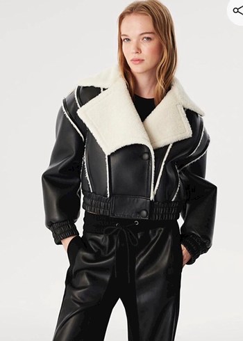 Siyah Deri Kürk Detaylı Kısa Kadın Ceket - Görsel 3