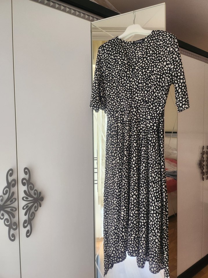 Zebra Desenli V Yaka Midi Elbise - Görsel 2