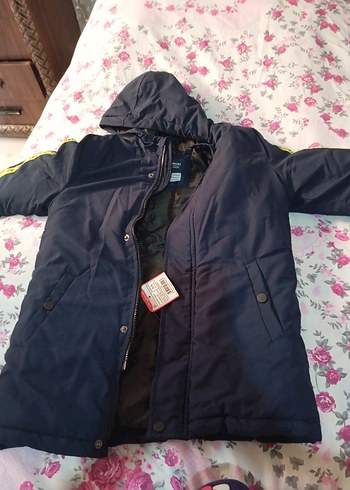 Sarı Şerit Detaylı Erkek Çocuk Mont - Görsel 2