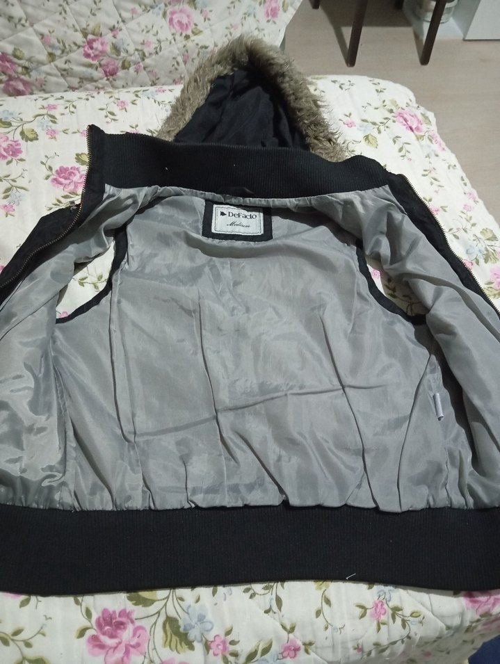 Gri Kapüşonlu Kürklü Kadın Yelek - Görsel 3