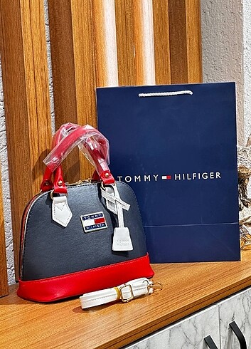 TOMMY HILFIGER 