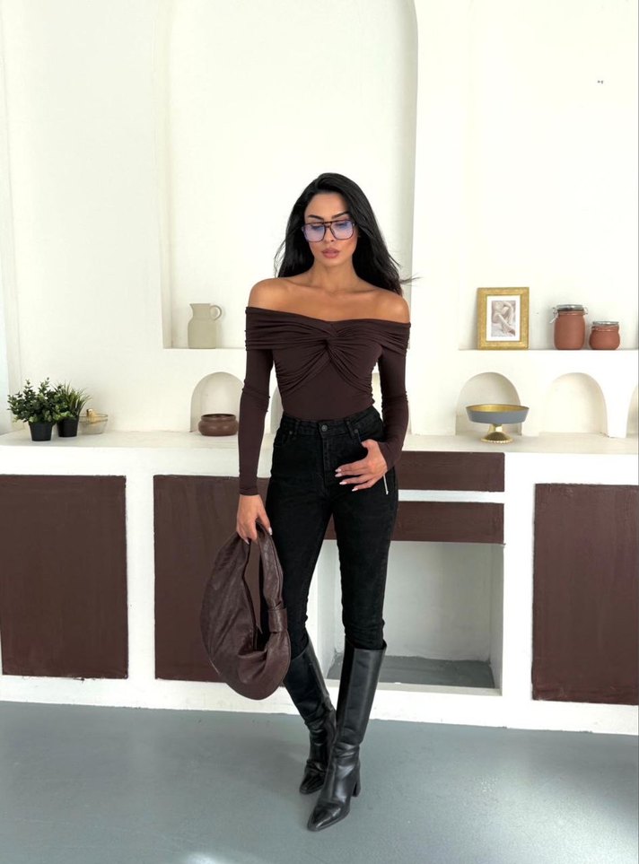 Kahverengi Madonna Yaka Uzun Kollu Düğüm Detaylı Bluz - Görsel 4