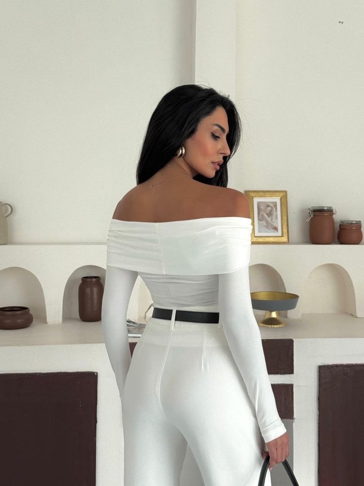 Beyaz Madonna Yaka Düğüm Detaylı Uzun Kollu Bluz - Görsel 4