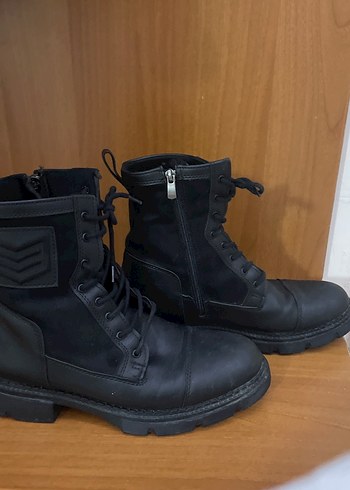 Siyah erkek bot - Görsel 2