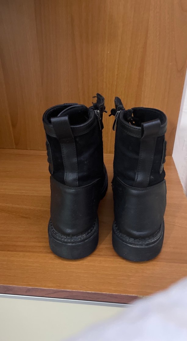 Siyah erkek bot - Görsel 3