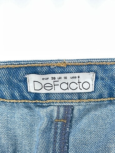 38 Beden çeşitli Renk Defacto Mini Şort %70 İndirimli.