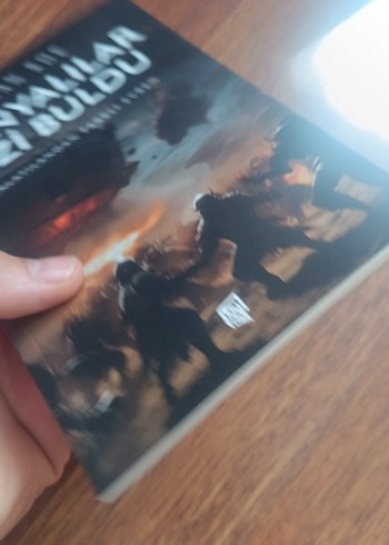 Beden Renk dünyalılar bizi buldu - Kaan koç (sıfır kitap)