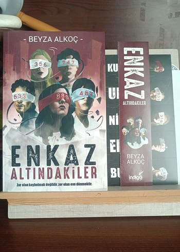 Enkaz Altındakiler - Beyza Alkoç (poster ve ayraç)