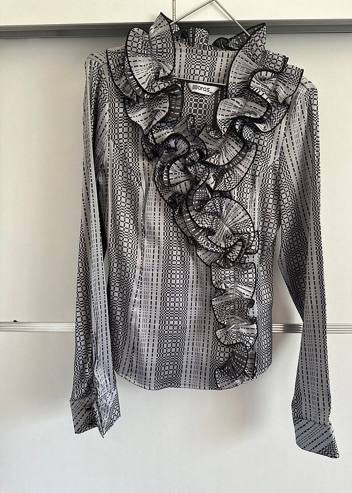 Sadece 1 kere düğünde giyildi tertemiz Şık gömlek - Görsel 2