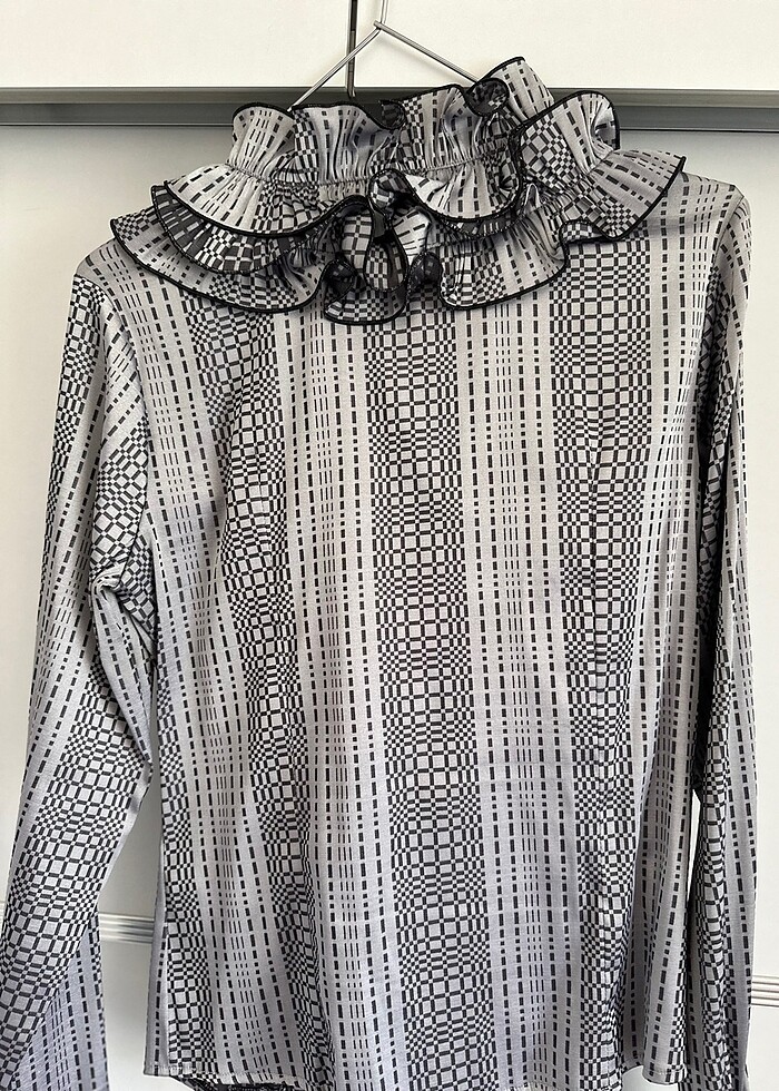 Sadece 1 kere düğünde giyildi tertemiz Şık gömlek - Görsel 3