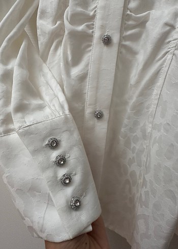 Moda ilgi etiketli parlak Beyaz Düğmeli jakar kumaş Kadın Gömle - Görsel 6