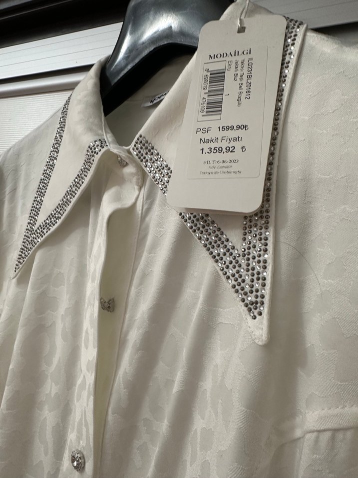 Moda ilgi etiketli parlak Beyaz Düğmeli jakar kumaş Kadın Gömle - Görsel 5