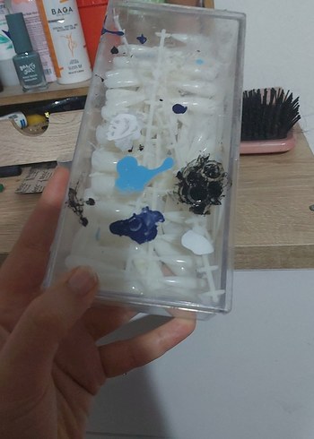 Mavi ve Siyah Desenli Beyaz Tırnak Süsleri - Görsel 3