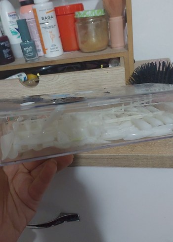 Mavi ve Siyah Desenli Beyaz Tırnak Süsleri - Görsel 2