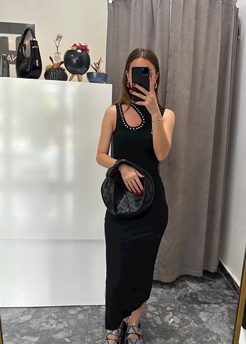 Siyah V Yaka Kemerli Uzun Deri Elbise