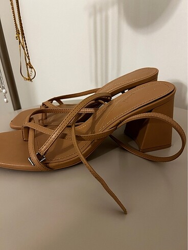 39 Beden Bershka Topuklu Sandalet