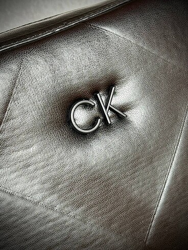 Beden Calvin Klein Re-Lock Quilt Camera Bag
