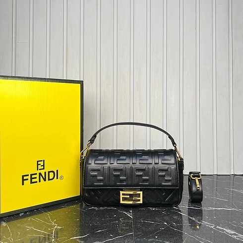 Fendi Baguette Kadın Çantası