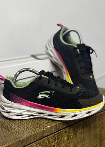 Skechers Renkli Bağcıklı Kadın Spor Ayakkabı - Görsel 2