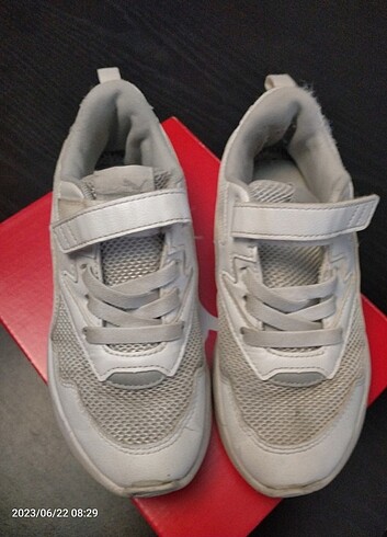 34 Beden beyaz Renk Puma marka erkek çocuk spor ayakkabı 34 numara orjinal