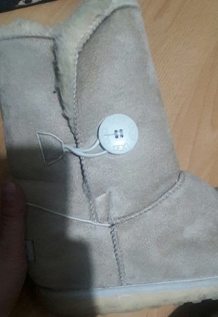 #ugg bot iyi durumda az kullanilmistir