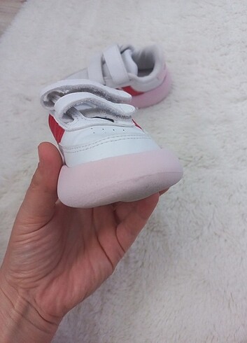 22 Beden beyaz Renk Adidas ayakkabi