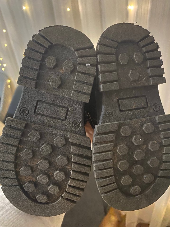 Parlak Siyah Kız Çocuk Bot - Görsel 4