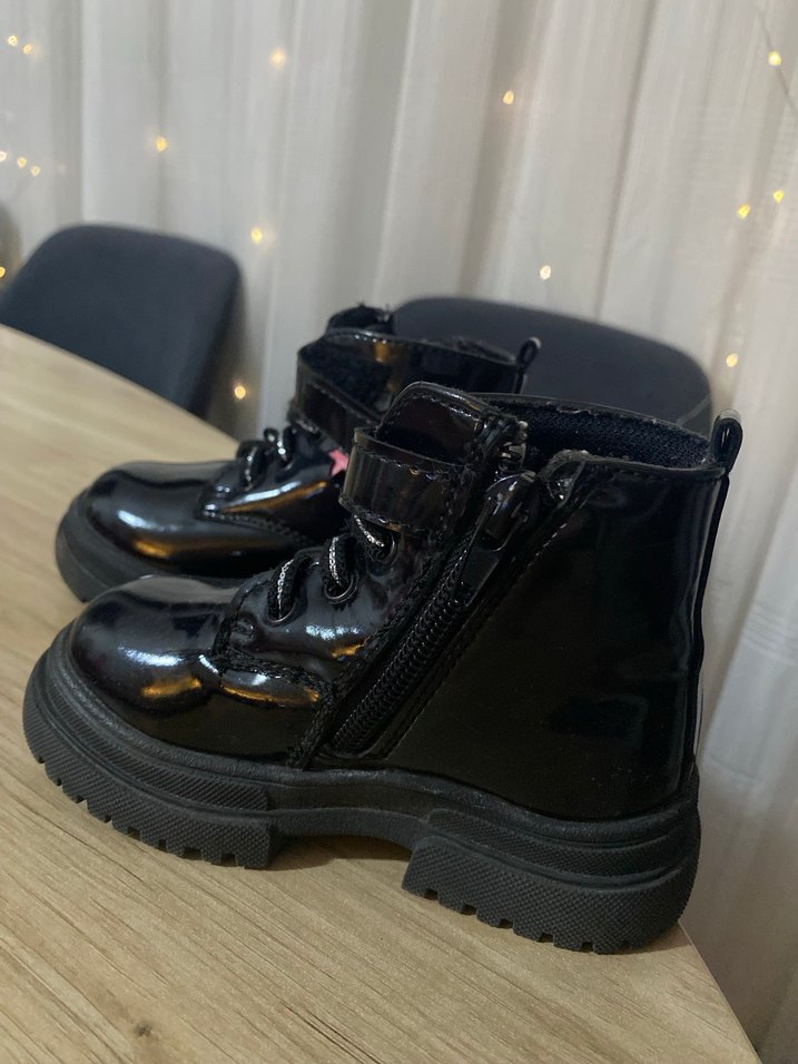 Parlak Siyah Kız Çocuk Bot - Görsel 3