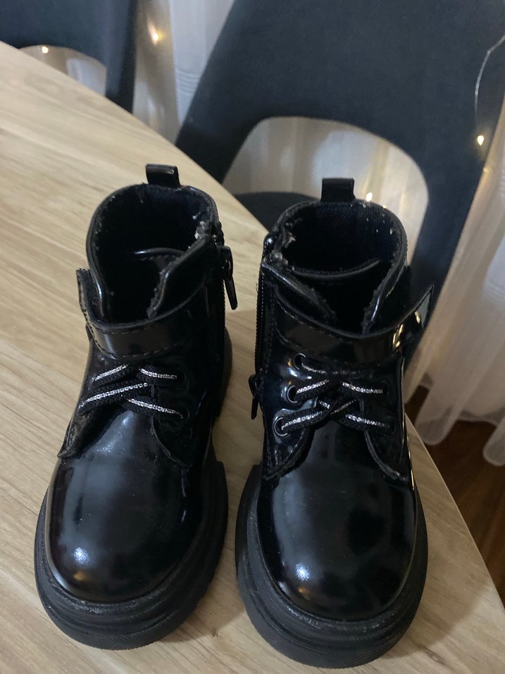 Parlak Siyah Kız Çocuk Bot - Görsel 2