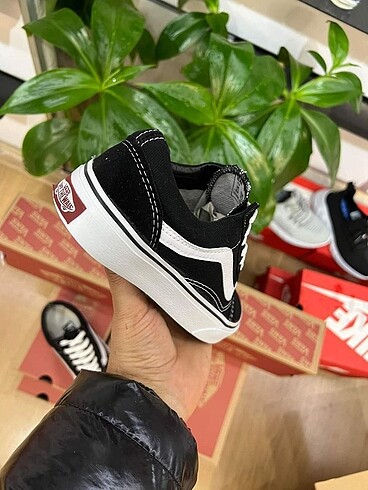 36 Beden siyah Renk Sıfır İthal Vans