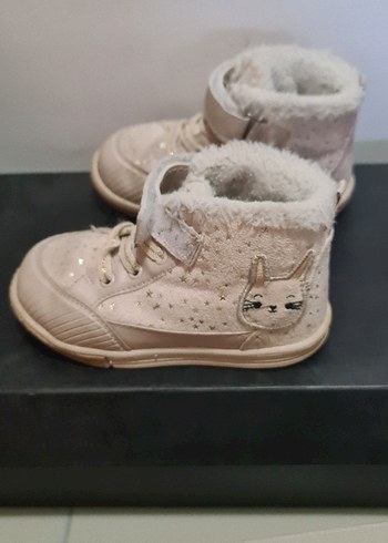 Beyaz Kürklü Kız Çocuk Botu - Görsel 3