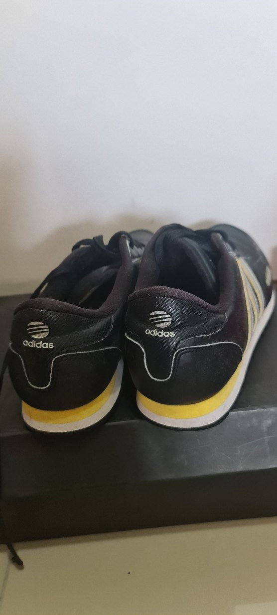 Sarı Detaylı Siyah Bağcıklı Kadın Spor Ayakkabı - Görsel 4