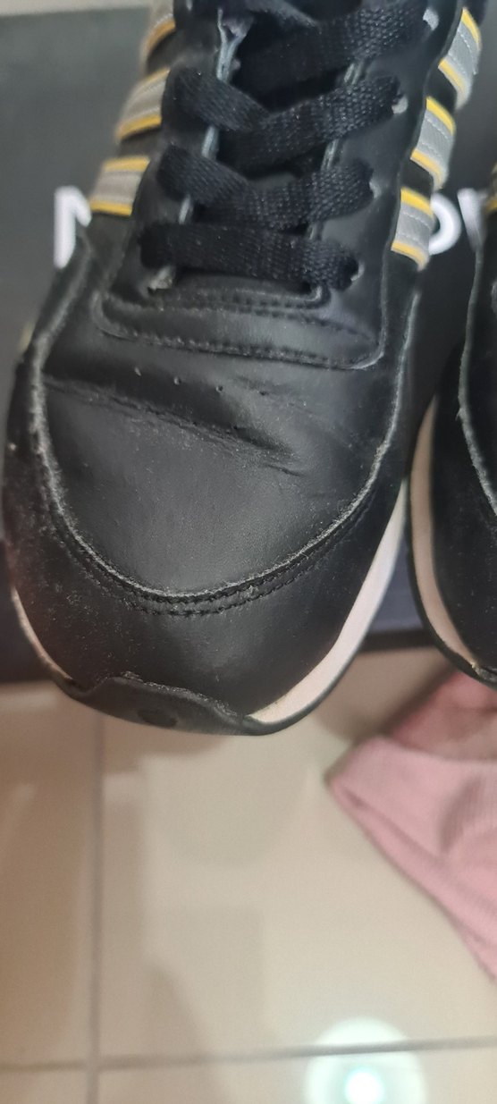 Sarı Detaylı Siyah Bağcıklı Kadın Spor Ayakkabı - Görsel 2