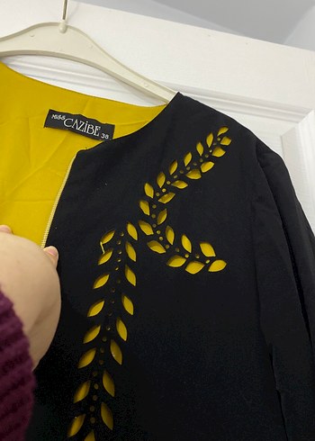 Sarı Nakışlı Uzun Siyah ferace - Görsel 3