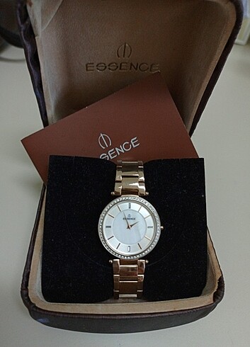 Essence Saat