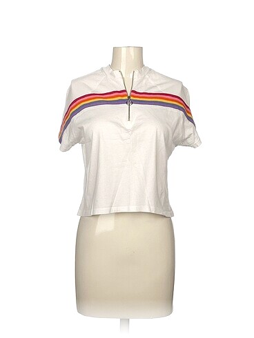 Bershka T-shirt %70 İndirimli.