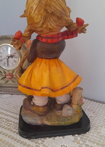 Beden Sepetinde Ördeklerle Kız biblo 26 cm