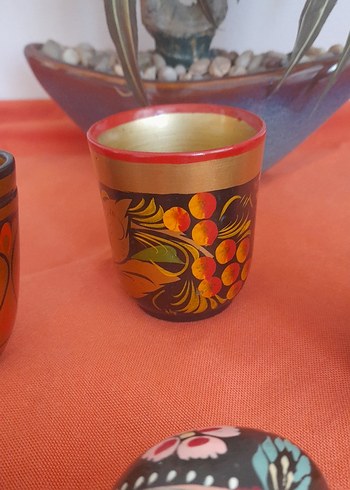 El Boyaması Renkli ahşap Bardaklar ve Dekoratif Taşlar - Görsel 3