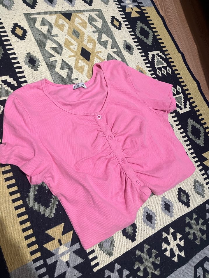 Pembe Düğmeli Tişört - Görsel 2