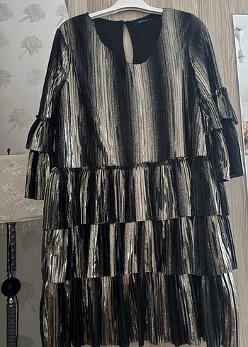 Parlak Siyah Pileli Uzun Kadın Gece Elbisesi - Görsel 3