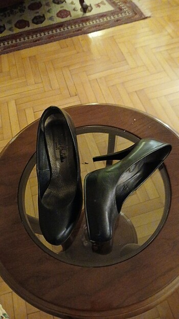 38 Beden siyah Renk 38 numara siyah deri stiletto