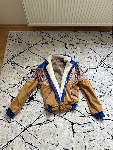 Kişlık yakası kürklü vintage mont