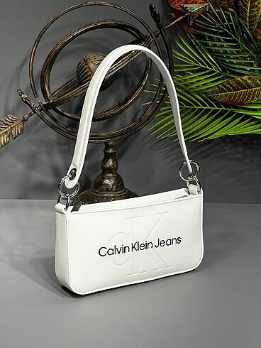 Calvin Klein kadın omuz çantası