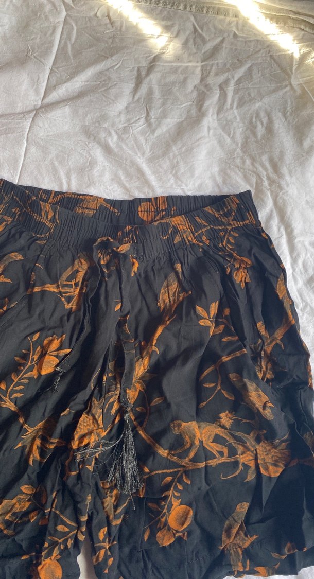 Bohem Siyah Kahverengi Piliseli Midi Şort - Görsel 3