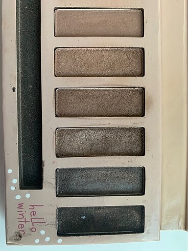 Beden Renk ESSENCE FAR PALETİ