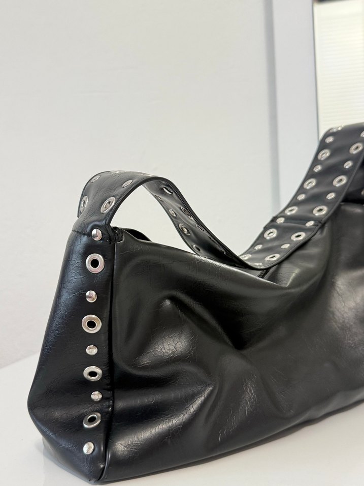 Tokalı Siyah Deri Gotik Kadın Çanta - Görsel 3